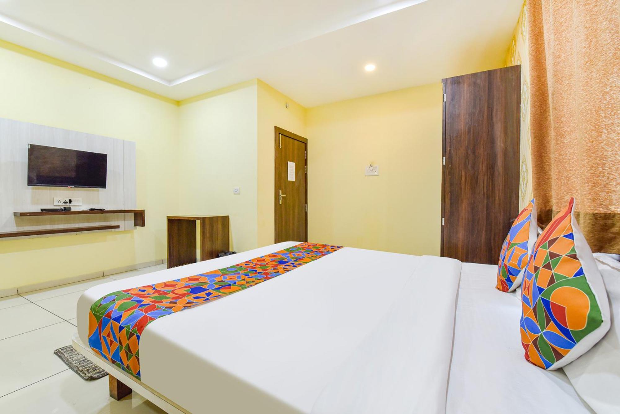Hotel Fabexpress A2 And Restro à Indore Extérieur photo